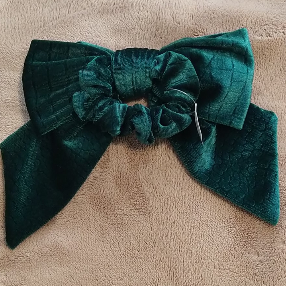 Velvet scrunchie - Picture 2 of 2